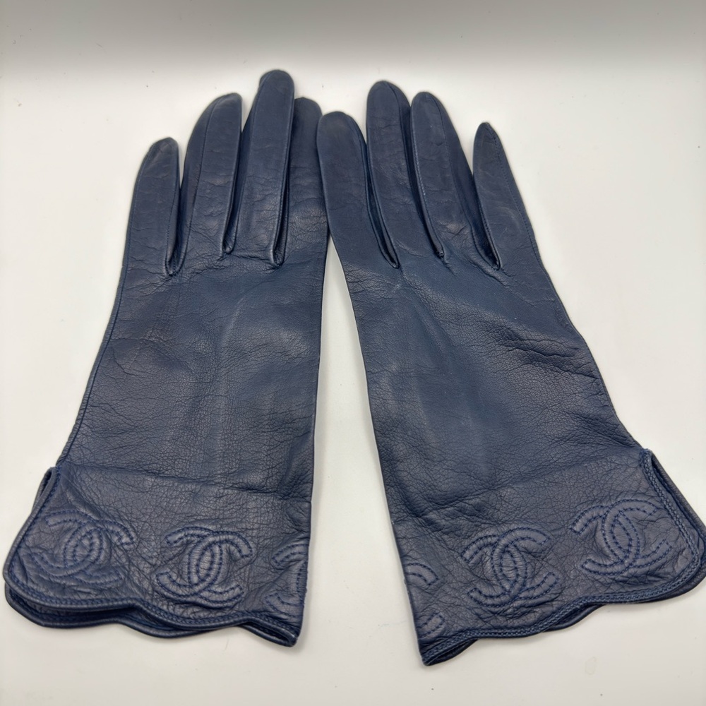 Chanel navy blue lambskin leather gloves sz 7.5 90s era